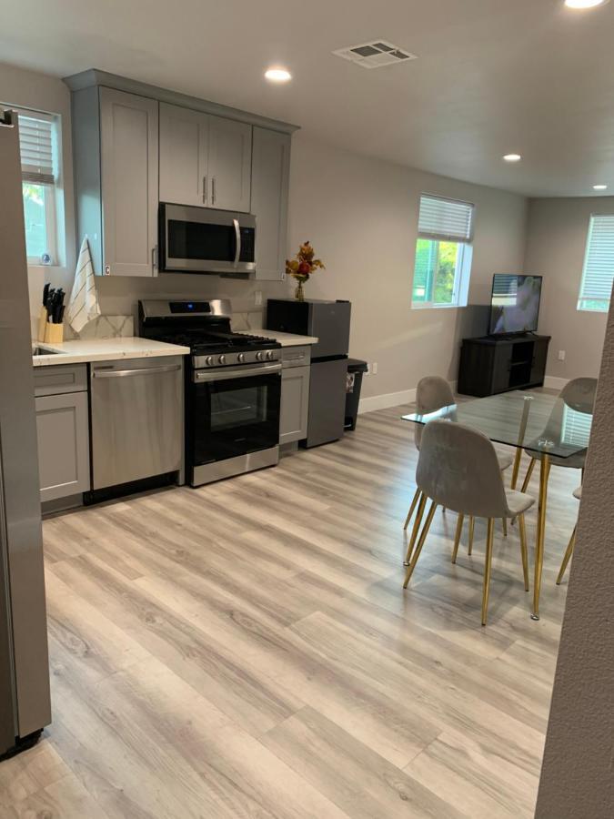 Private Room In New Appartment With Full Bath 로스앤젤레스 외부 사진