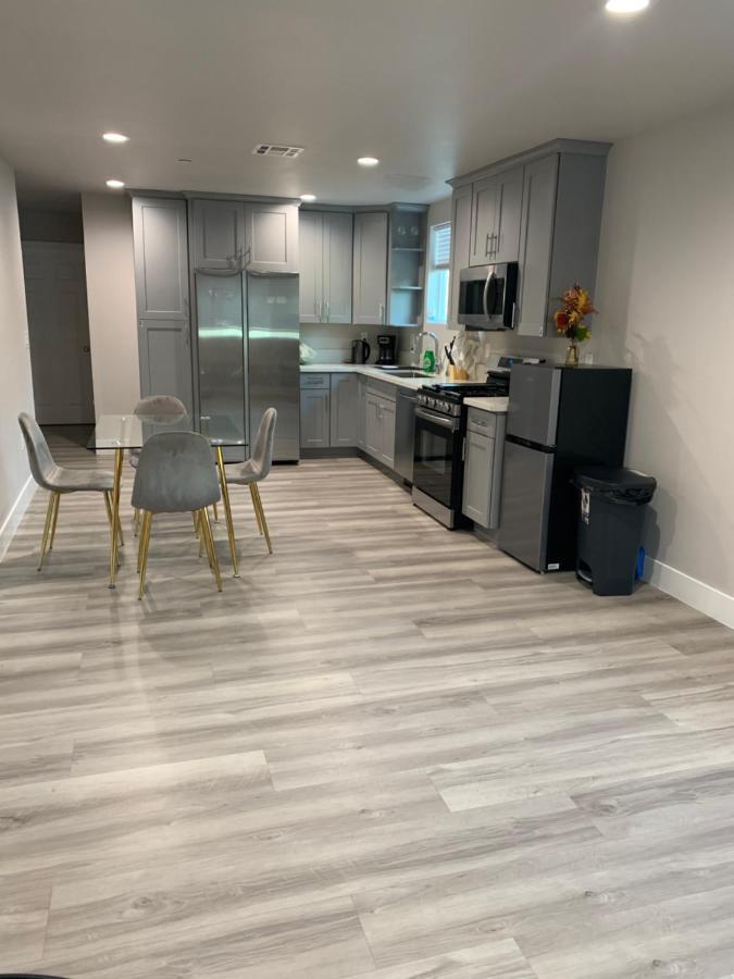 Private Room In New Appartment With Full Bath 로스앤젤레스 외부 사진