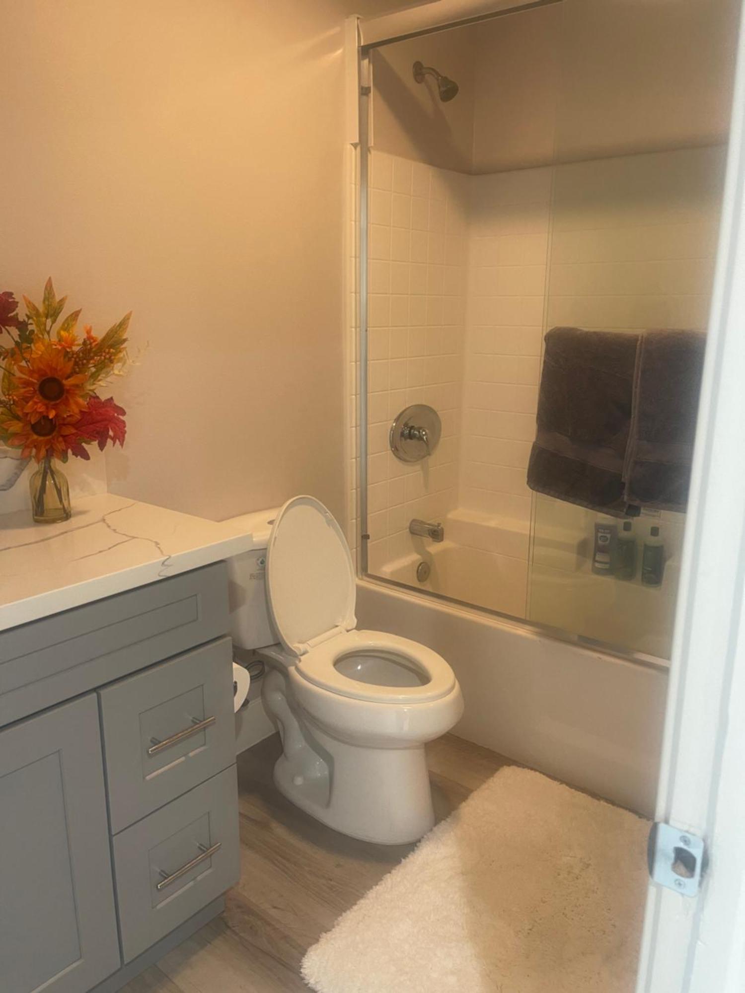 Private Room In New Appartment With Full Bath 로스앤젤레스 외부 사진